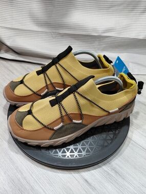 NWT WATELVES Men's Slip On Water Shoes. Beach Hiking Boating Fishing SIZE 10M 43